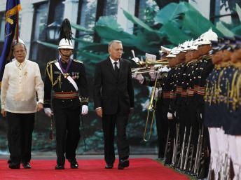 Thủ tướng Pháp thăm Philippines, trấn an châu Á về tương lai đồng euro