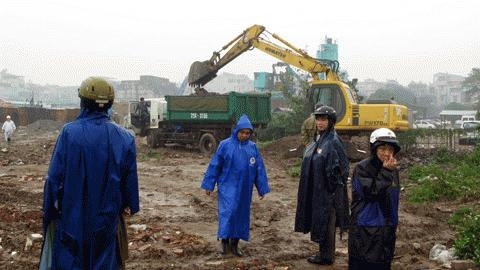 Người dân mong có 'liều thuốc đặc trị' cho Đầm Hồng!