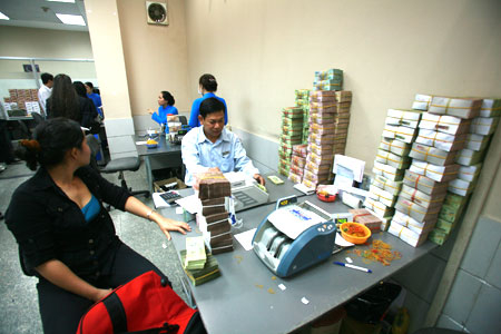 Ngậm đắng lãi suất cho vay
