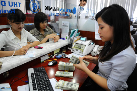'Ăn' 6% lãi suất, ngân hàng vẫn chê ít