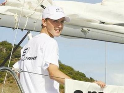 17 tuổi, một mình bơi thuyền vòng quanh Trái Đất