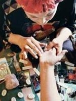Sinh viên mê tín: Tiền mất tật mang