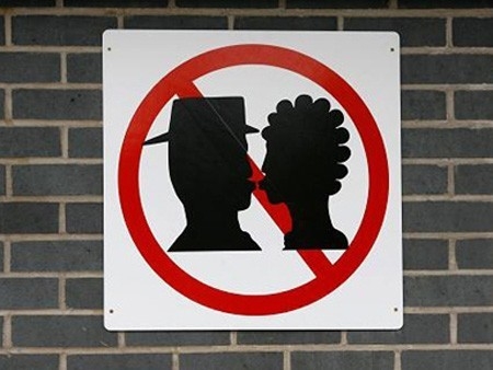 Lại thêm một lệnh cấm... hài hước