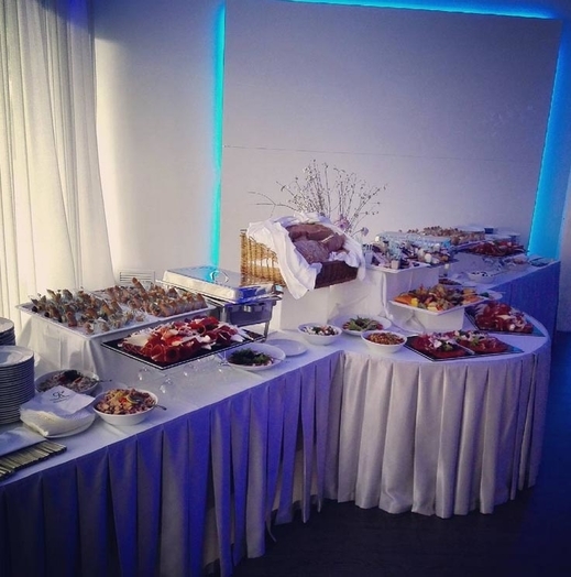 Các nguyên tắc lịch sự khi dự một bữa tiệc ăn tự chọn (szwedzki stół)