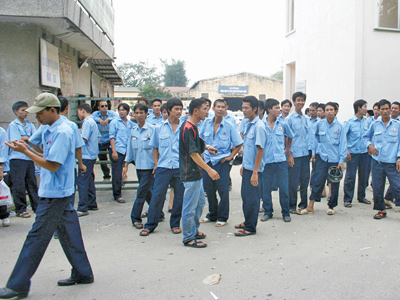 Công đoàn đứng ngoài các cuộc đình công