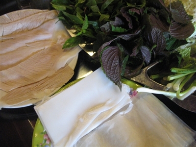 Thịt heo cuốn bánh tráng Khuê Trung