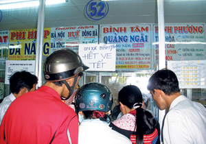 Trong quầy hết vé bên ngoài vé đầy