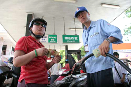 Yêu cầu minh bạch giá xăng, dầu, điện