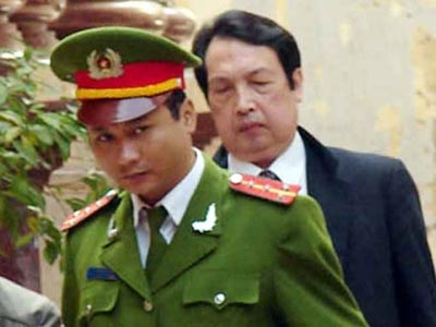 Tổng giám đốc Trần Văn Khánh bòn rút 3,46 tỉ đồng