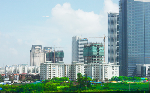 Rục rịch “săn” đất nền, biệt thự bán tháo
