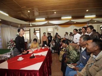 Miến Điện bác bỏ cáo buộc sử dụng chất phosphore đàn áp biểu tình