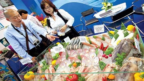 Nông dân chạy theo thương lái TQ: Lợi hay bi kịch?