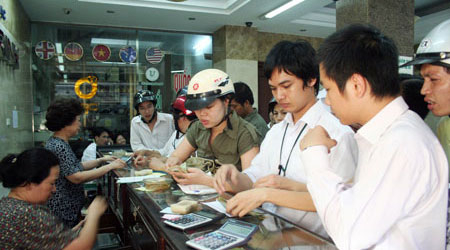 Chợ USD “âm thầm” hoạt động trở lại