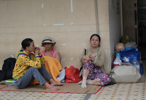 Bệnh viện “ngộp thở” vì quá tải