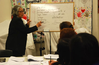 Cô giáo Việt với 50 năm gắn bó trên bục giảng