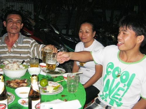 Nỗi lòng người ăn Tết xa quê