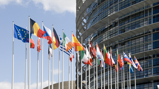 Sáu cuộc khủng hoảng có thể làm hỏng mùa nghỉ hè của châu Âu