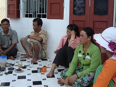 Khắc khoải đợi chồng, con