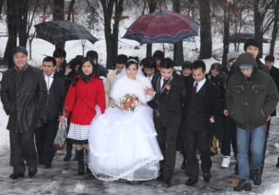 Ngày xuân dông dài chuyện cưới