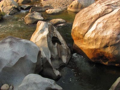 Kỳ quan Đá Nhảy, Ngầm Đôi