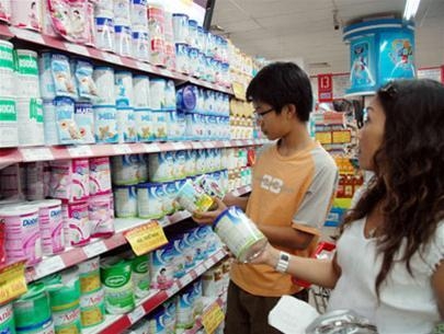 Sữa tăng giá: Chỉ còn biết kêu trời
