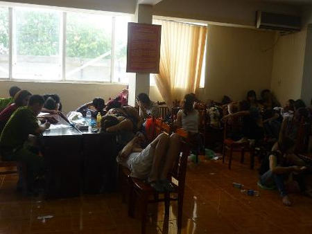 Theo chân teen, đột nhập 'động' chơi cực đã...