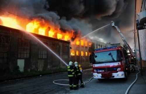 Cháy kho của người Việt tại Praha 9 gây thiệt hại hơn 270 triệu korun.