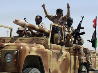 Nga yêu cầu Pháp giải thích về việc giao vũ khí cho phe nổi dậy ở Libya