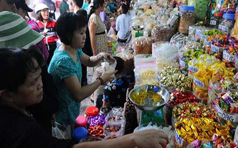 Thực phẩm rởm ồ ạt 'tấn công' dân thành phố