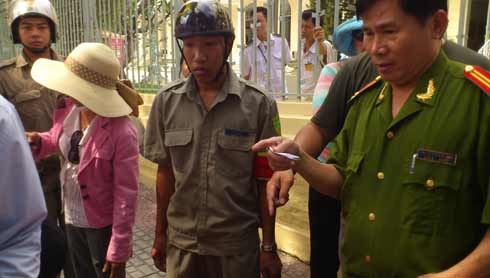 Đầu tư vàng thua lỗ, khách 'vây' ngân hàng