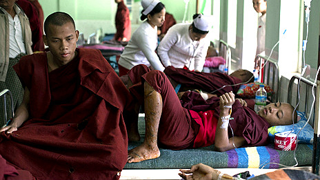 Miến Điện đột kích dân phản kháng