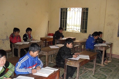 Quyên sinh vì phải ... đi học