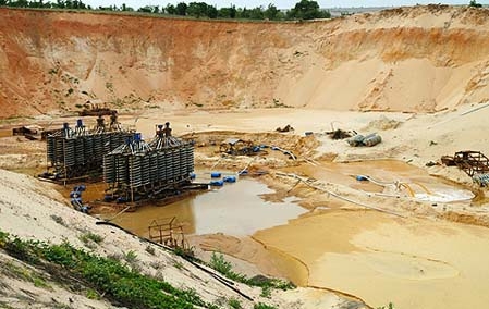 Nói và làm: Trả giá vì “kiên trì” xuất khẩu thô