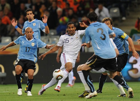 Pháp bất lực chịu cưa điểm với Uruguay