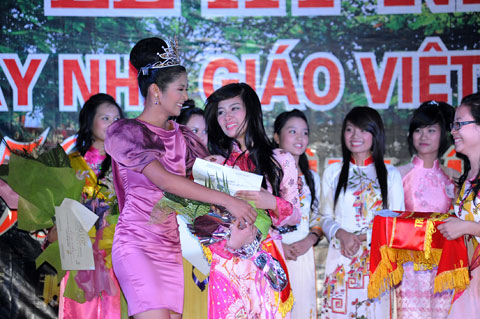 Duyên dáng gì chứ đừng “Duyên dáng… Trần Nhân Tông”