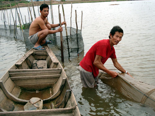 Lay lắt chờ nước nổi