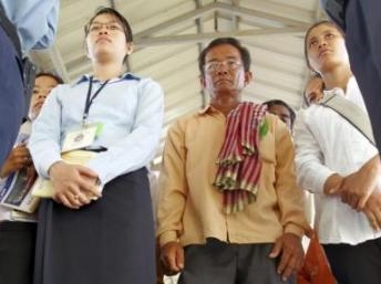 Tòa án Khơme Đỏ cạn tiền hoạt động