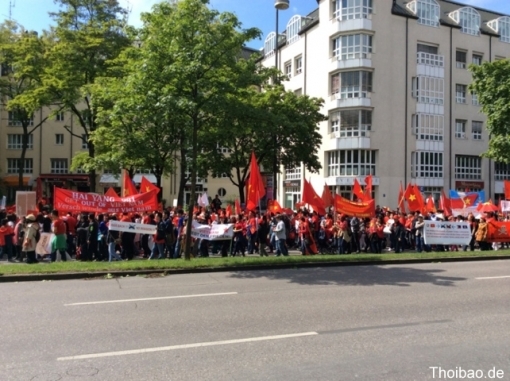 Người Việt ở Châu Âu tiếp tục phản đối Trung Quốc xâm phạm lãnh hải Việt Nam-Biểu tình lần 2 ở Berlin và chuẩn bị biểu tình lần 2 tại Warszawa.