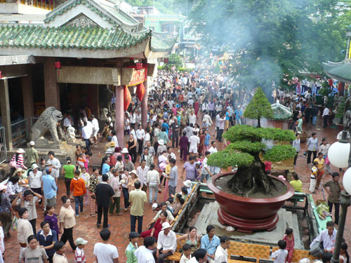 Lạm bàn về lễ hội