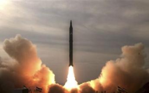 Iran phô trương 30 tên lửa tầm xa 2.000 km