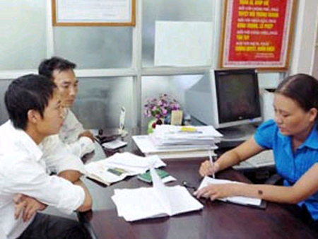 Vừa sang "Tây" kiếm sống đã phải tình nguyện về nước