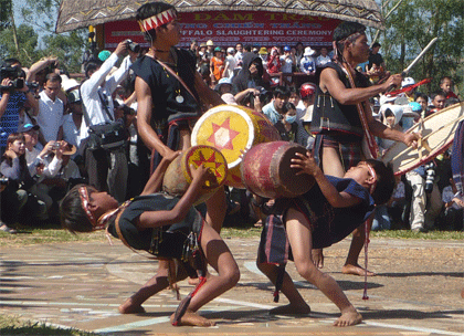 Điệu nhảy của hai nghệ sĩ nhí Tây Nguyên