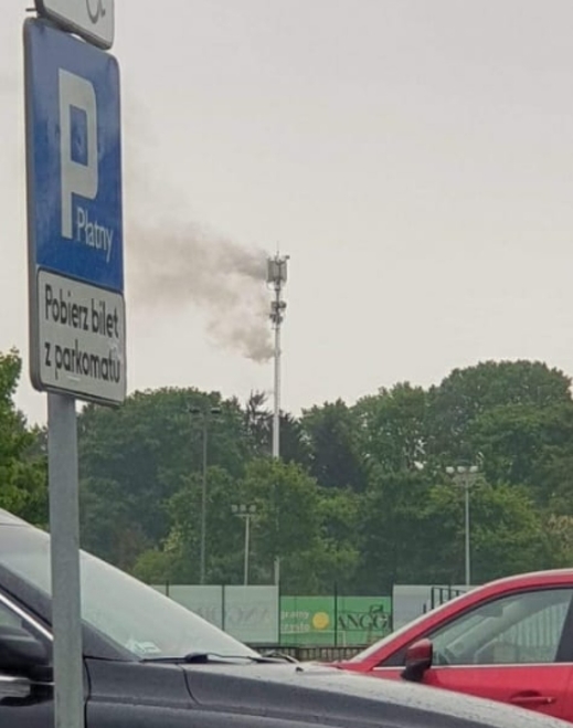 Ở Łódź kẻ nào đó đã đốt tháp ăng ten truyền sóng điện thoại di động. Cảnh sát đang truy tìm những thủ phạm. Có phải đây là những người chống lại công nghệ 5G không?