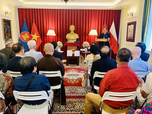 Đại sứ Vũ Đăng Dũng và phu nhân chia tay Cộng đồng người Việt Nam tại Ba Lan, kết thúc nhiệm kỳ về nước.