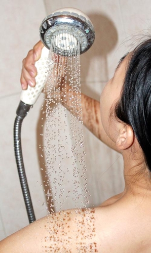 Thói quen tắm nước lạnh mùa đông: Lợi hay hại?