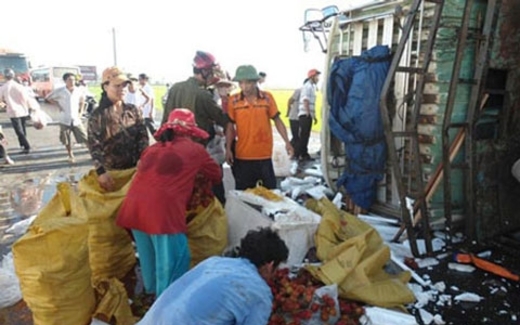 Xấu mặt cảnh gào thét, tranh cướp đồ ăn khuyến mãi