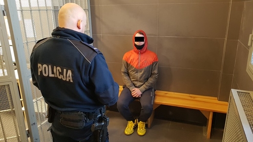 Một vụ tấn công bằng dao phay ở trung tâm Warszawa. Người bị hại đã bị mất một ngón tay