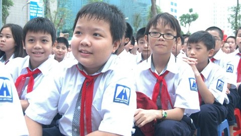 Phụ huynh suýt ngất vì tiền trường