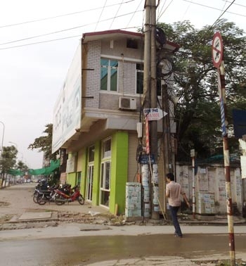 Mặt phố nham nhở bởi nhà siêu mỏng