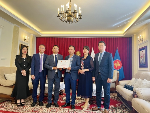 Đại sứ quán Việt Nam và Liên hiệp Hội người Việt Nam tại Cộng hoà Liên bang Đức ủng hộ bà con người Việt chịu thiệt hại trong vụ hoả hoạn tại Trung tâm thương mại Marywilska